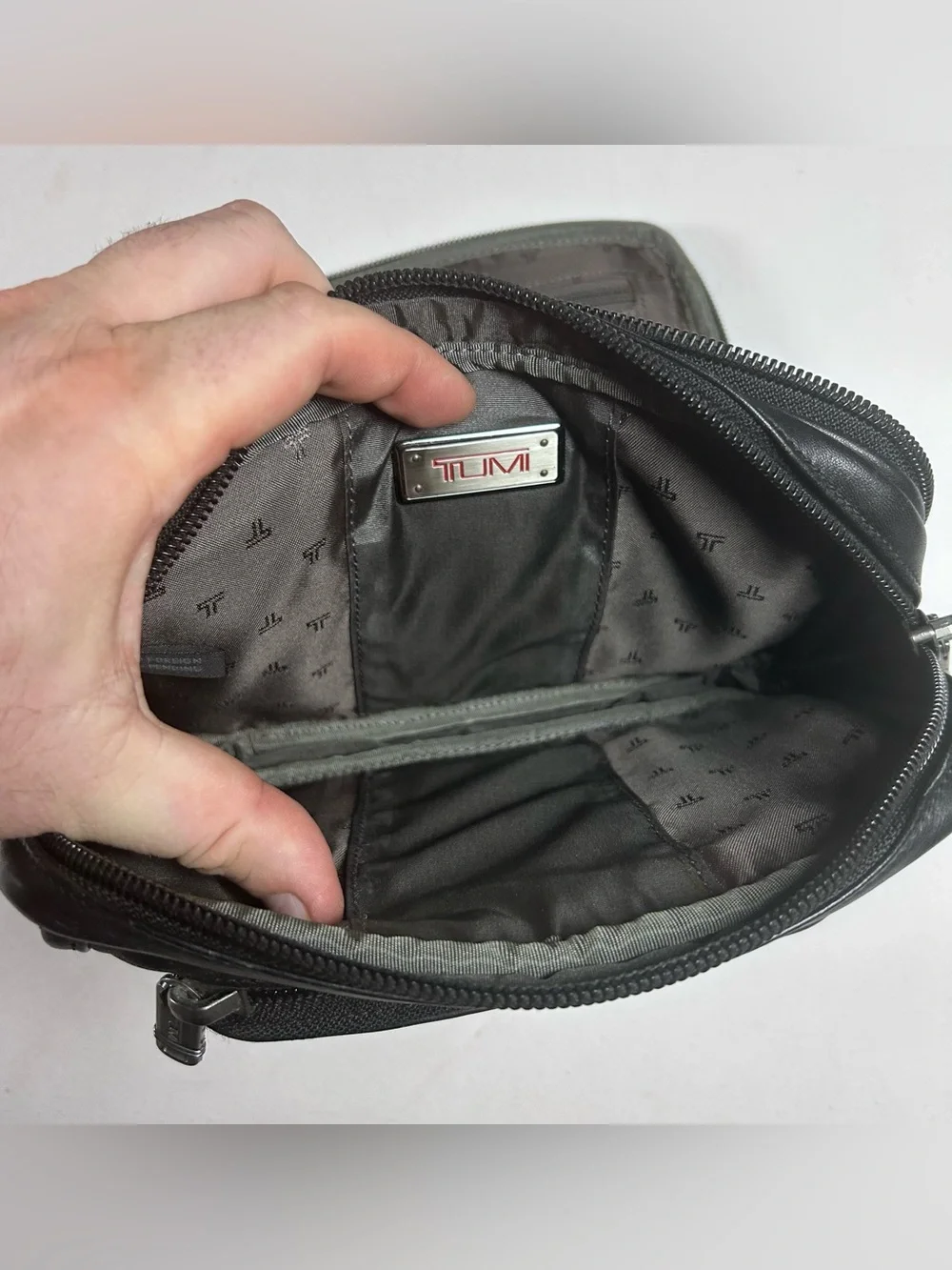 Tumi Nappa Leather Travel Toiletry Dopp Bag Black Zip Around Men’s 92104D4 RARE